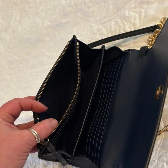 Elegant Black Chain Shoulder Bag - Picture 4 of 4